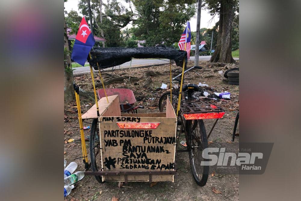 Basikal roda tiga yang diubah suai sendiri oleh Muhammad Hafiz untuk bertemu Perdana Menteri bagi menyelesaikan isu kewarganegaraan dua orang anaknya.