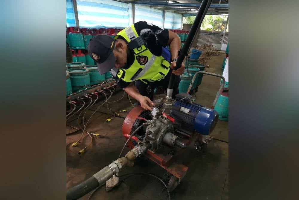 Antara peralatan digunakan dalam kegiatan penyelewengan gas LPG yang dirampas menerusi serbuan di premis berkenaan.