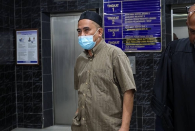 Mahkamah Tinggi pada Rabu mengekalkan keputusan Mahkamah Sesyen yang membebaskan bekas pengetua sebuah sekolah menengah, Zainuren Mohamed, 59, (gambar) daripada pertuduhan melakukan amang seksual fizikal terhadap empat pelajar lelaki pada 2018. - Foto Bernama