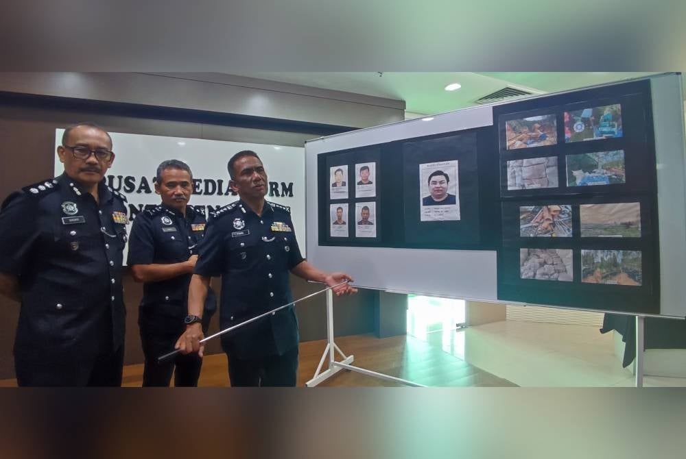 Fisol (kanan) menunjukkan suspek kes penyeludupan manusia dengan niat eksploitasi di Ladang Hutan Kompartmen 12 Hutan Simpan Bukit Enggang, Sik.