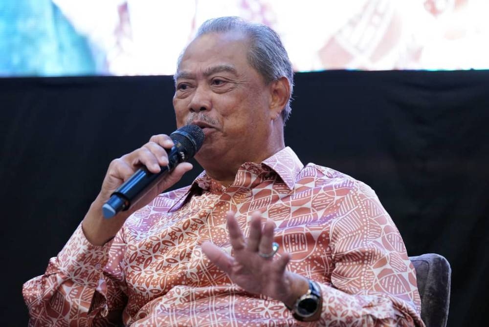 Muhyiddin ketika dalam sesi soal jawab Konvensyen Profesional Malaysia 2.0 di Pusat Konvensyen Ideal (IDCC) pada Sabtu.