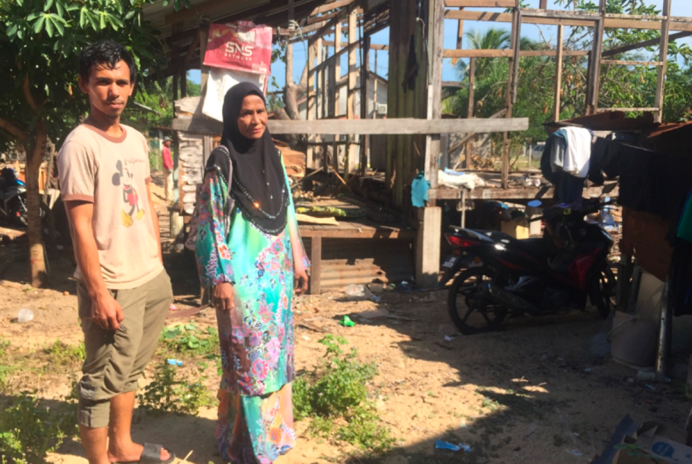 Rumah lama yang didiami Zaini sekeluarga sebelum ini