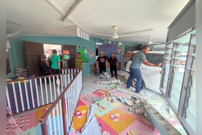 Keadaan taska yang dirempuh sebuah MPV dipandu warga emas dalam kejadian di Bandar Cukai, di Kemaman pada Ahad. - Foto Facebook Hanafiah Mat