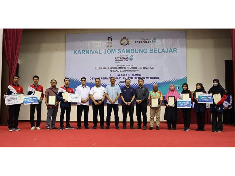 Seramai 14 orang pelajar meraih keputusan cemerlang bagi SPM 2022 hasil daripada Program Akademik Yayasan PETRONAS empower ECER.
