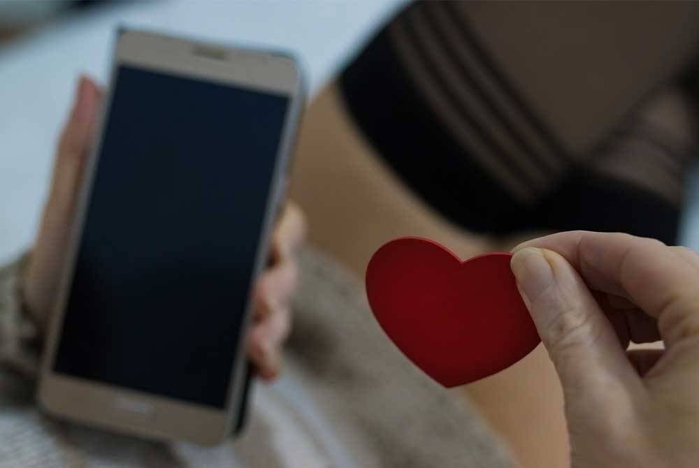 Seorang wanita yang bekerja di sebuah institusi pendidikan di negeri ini 'berputih mata' apabila kerugian RM142,080 selepas menjadi mangsa jerat percintaan sindiket 'scammer'.(Gambar hiasan) - Foto 123rf