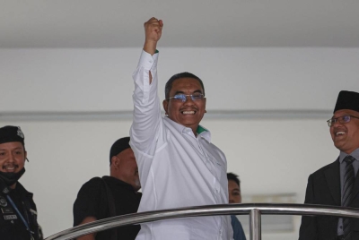 Sanusi dihadapkan di dua Mahkamah Sesyen Selayang di sini hari ini, atas dua pertuduhan menghasut berhubung isu pelantikan Menteri Besar Selangor dan penubuhan Kerajaan Perpaduan dalam satu ceramah politik, minggu lepas. - Foto Bernama