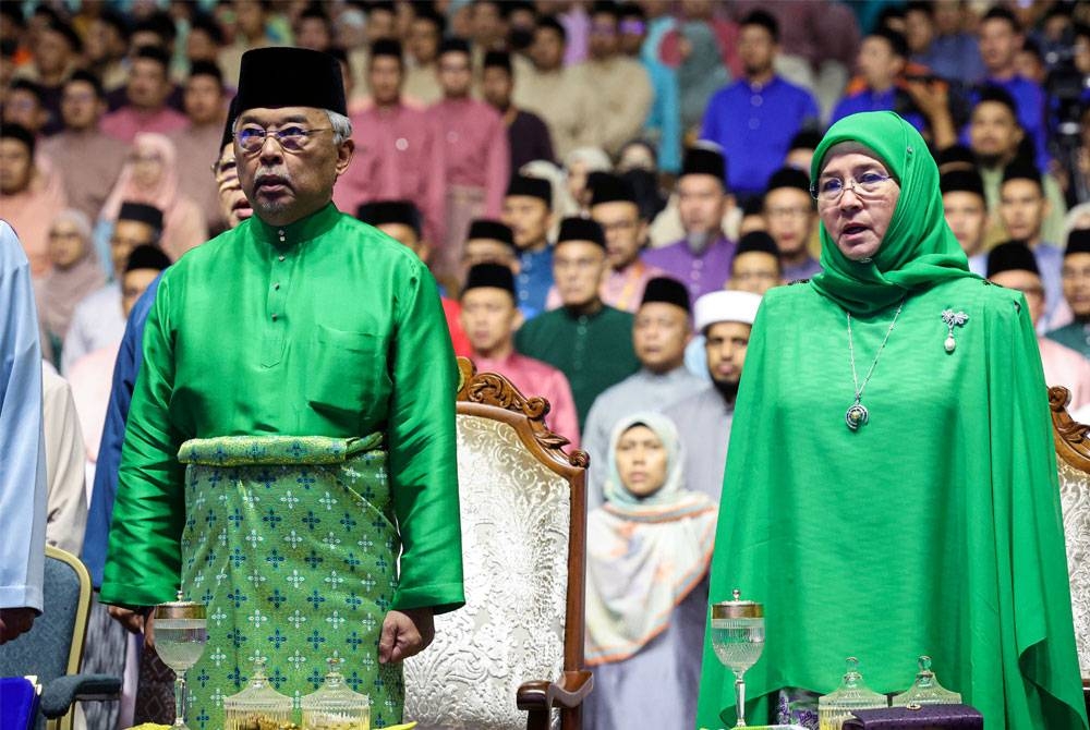 Al-Sultan Abdullah dan Raja Permaisuri Agong, Tunku Azizah Aminah Maimunah Iskandariah berkenan berangkat ke Majlis Sambutan Ma'al Hijrah Peringkat Kebangsaan Tahun 1445H di Pusat Dagangan Dunia Kuala Lumpur (WTCKL) pada Rabu. - Foto Bernama