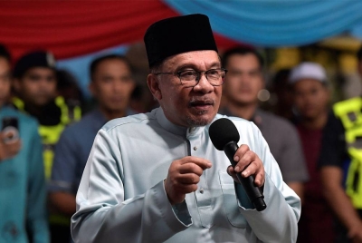Anwar berucap ketika hadir ke Sambutan Maal Hijrah 1445H Perpaduan Tanjong Karang di Kampung Raja Musa Tanjong Karang pada Rabu. - Foto Bernama