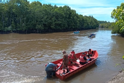 Operasi SAR mangsa dipercayai dibaham buaya dilakukan di sepanjang sungai Kampung Mas-Mas Nasib Kita, Tawau.