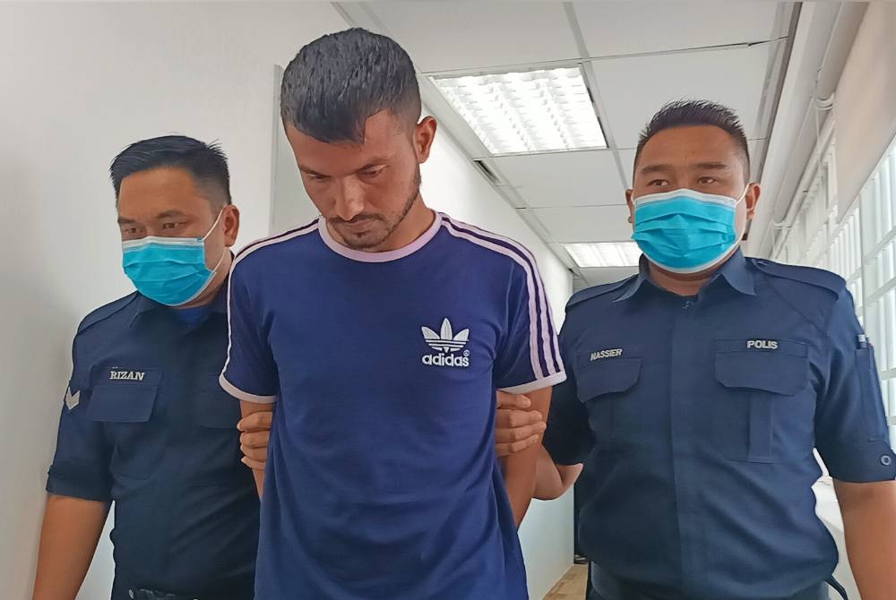 Tertuduh mengaku tidak bersalah di Mahkamah Majistret Ipoh pada Jumaat atas tuduhan mencabul kehormatan seorang wanita warga Perancis, Isnin lalu.