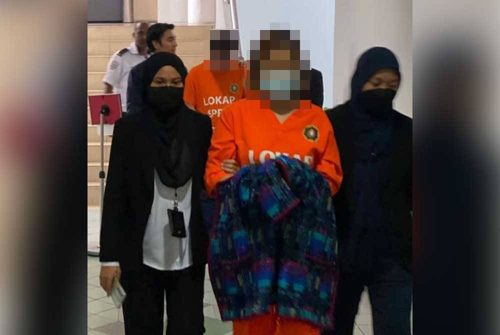 Seorang wanita berjawatan pengarah syarikat disambung reman selama dua hari sehingga Ahad ini bagi membantu siasatan berhubung kes REE di Kedah.
(Mohon kaburkan wajah suspek.. terima kasih)