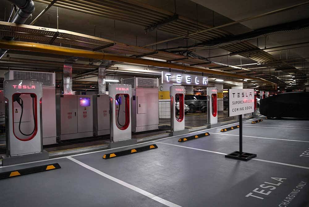 Stesen ‘supercharging’ Tesla di Pavilion di Bukit Bintang, Kuala Lumpur. - Foto Bernama