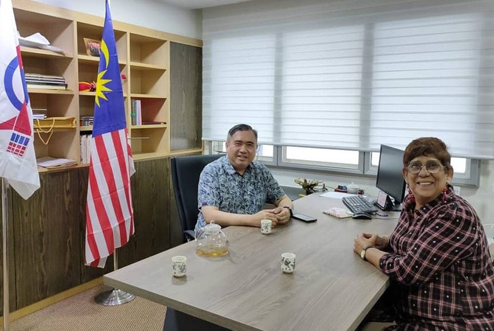 Anthony (kiri) ketika bertemu Mary Josephine di Ibu Pejabat Kebangsaan DAP.