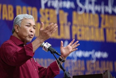 Zahid berkata rakyat Kelantan perlu melakukan perubahan setelah 33 tahun negeri itu ditadbir di bawah kerajaan yang sama. - Foto Bernama