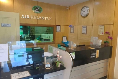 Mohd Amar menafikan kaunter AKSB di Pasir Mas masih ditutup walaupun waktu pejabat sudah bermula. - Foto Hanif M Noor