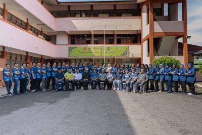 Pelajar Ijazah Sarjana Muda Kewangan dan Perbankan Islam, Pendidikan Jarak Jauh, Universiti Utara Malaysia (PACE UUM) menganjurkan Program Tautan Kasih Penggerak Kelestarian Kewangan Islam di Madrasah Misbah Al-Falah, Baling baru-baru ini.