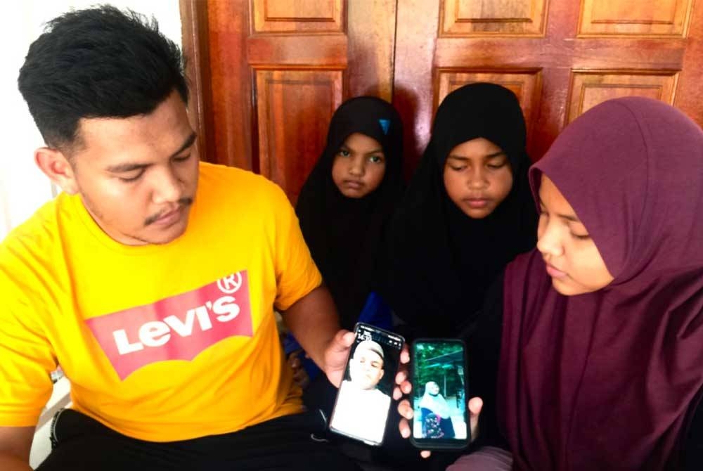 Gambar ibu bapa yang menjadi kenangan dan tatapan yatim piatu.