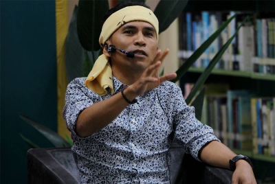 Bell Ngasri berucap pada program Sembang Santai Sutradara 'MAMAT KHALID: Dalam Kenangan di Perbadanan Perpustakaan Awam Negeri Perak pada Rabu. - Foto: Bernama