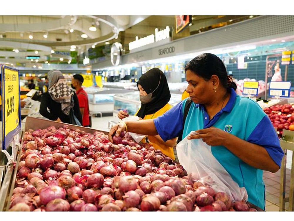 Program Jualan RAHMAH KPDN turut disokong dengan Jualan AgroMadani oleh Kementerian Pertanian dan Keterjaminan Makanan (KPKM) yang membawa hasil pertanian terus dari ladang pada harga yang lebih murah.
