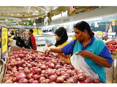 Program Jualan RAHMAH KPDN turut disokong dengan Jualan AgroMadani oleh Kementerian Pertanian dan Keterjaminan Makanan (KPKM) yang membawa hasil pertanian terus dari ladang pada harga yang lebih murah.