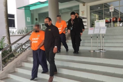 SPRM menahan reman empat hari terhadap dua lelaki untuk siasatan kes rasuah VLN.