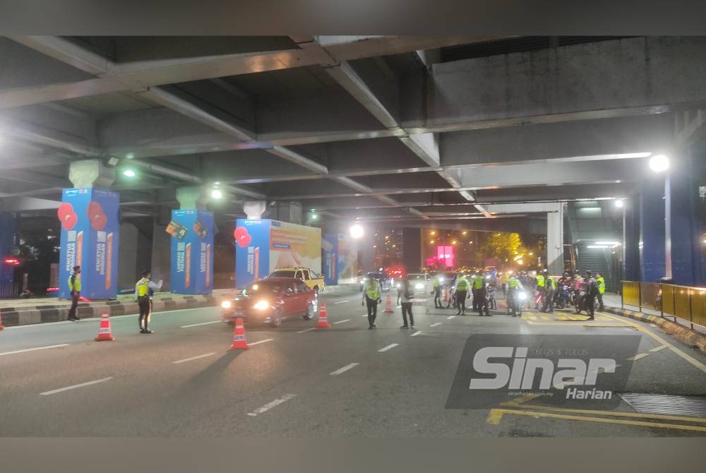 Op Hormat Undang-Undang Jalan Raya Polis Kuala Lumpur yang dijalankan di Bangsar, Kuala Lumpur pada Jumaat.