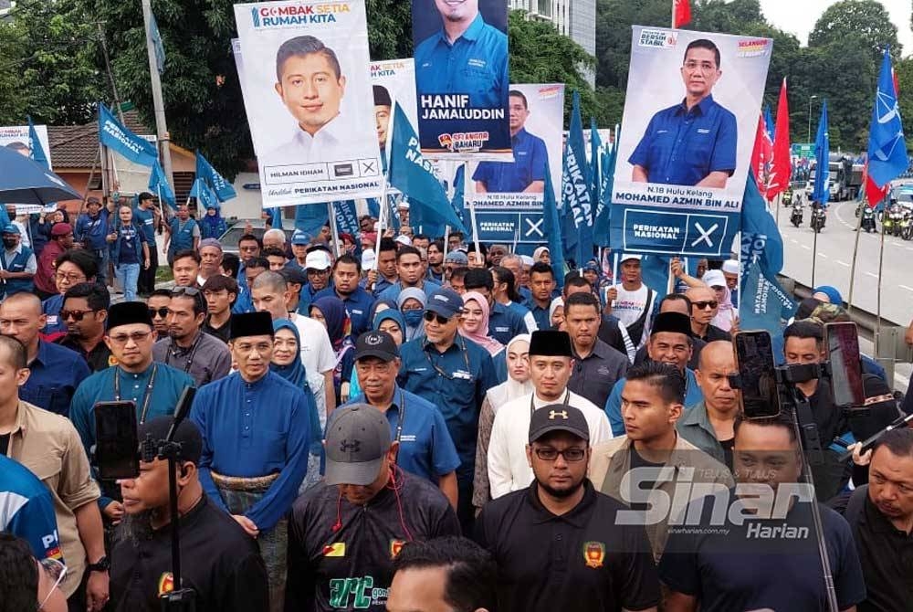 Lebih 5,000 penyokong menyertai perarakan rakyat Gombak bersama calon PN sempena hari penamaan calon Pilihan Raya Negeri (PRN) Selangor.