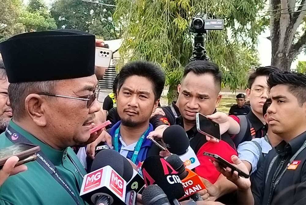 Sanusi ketika ditemui media selepas pengumuman rasmi calon yang bertanding di DUN Jeneri.