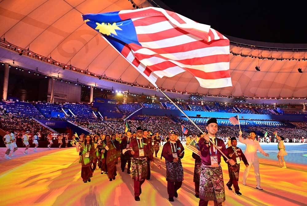 Kontinjen Malaysia berarak pada majlis perasmian pembukaan temasya Universiade Chengdu di Stadium Dong’an Lake Sports Park pada Jumaat malam.
