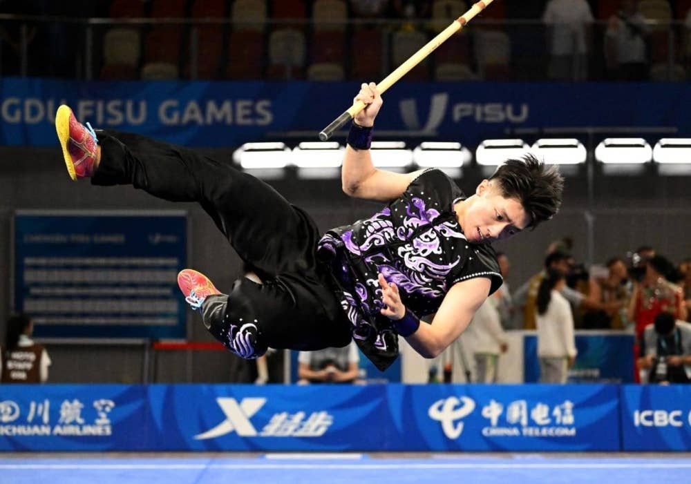 Aksi Calvin dalam acara nangun lelaki Sukan Universiti Dunia (Universiade) ke-31 di Chengdu, China pagi Ahad.