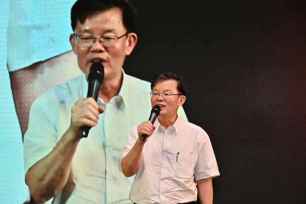 Chow Kon Yeow ketika menyampaikan ceramah pada Ceramah PN di Dewan Perniagaan Cina pada Sabtu.