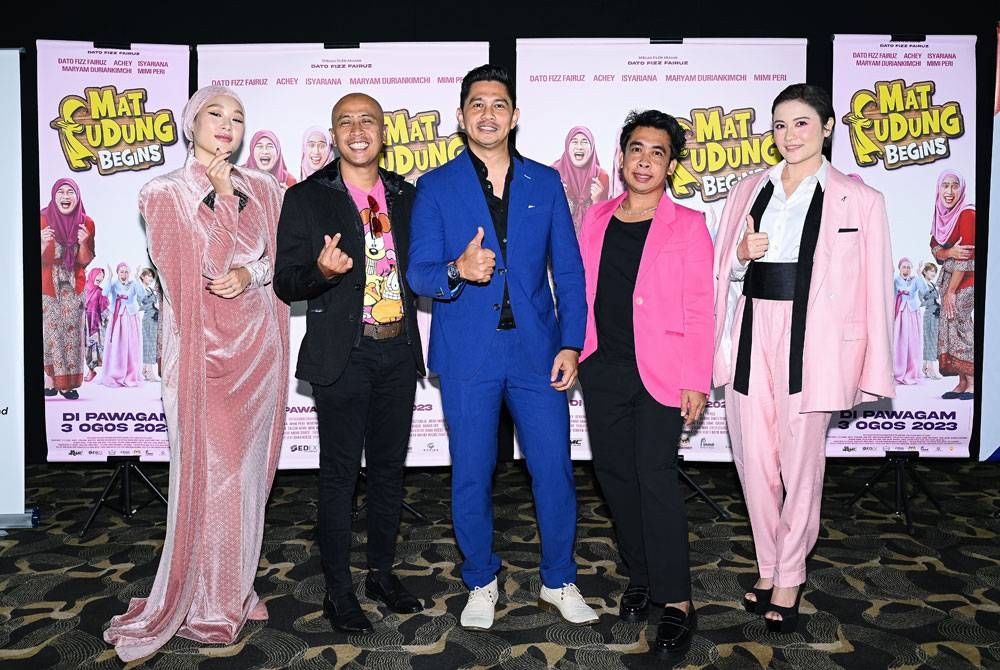 Bersama barisan pelakon Mat Tudung Begins.