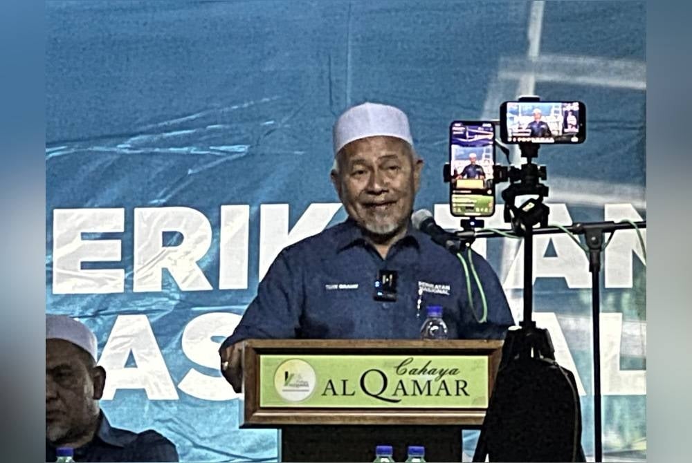 Tuan Ibrahim ketika Ceramah Kelompok DUN Paroi pada Ahad malam.