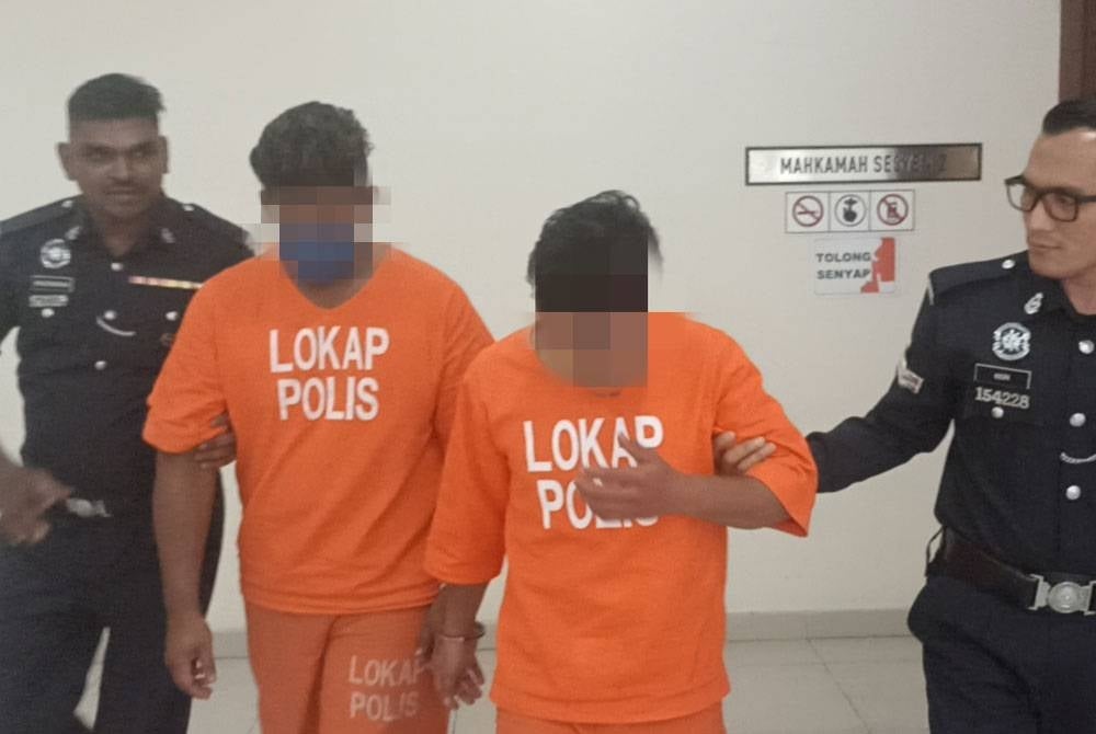 Tertuduh, Zulhazreen Shah (dua dari kiri) dibawa keluar dari Mahkamah Sesyen Muar pada Isnin selepas mengaku tidak bersalah atas tujuh pertuduhan termasuk merogol, meliwat dan melakukan amang seksual fizikal.