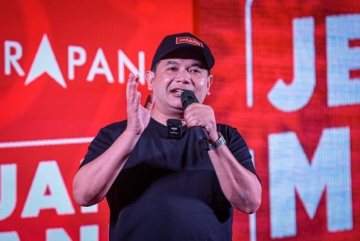 Rafizi berucap pada Majlis Ceramah Jelajah Madani DUN Sungai Tua di Kampung Bahtera Gombak Permai malam Ahad. - Foto Bernama