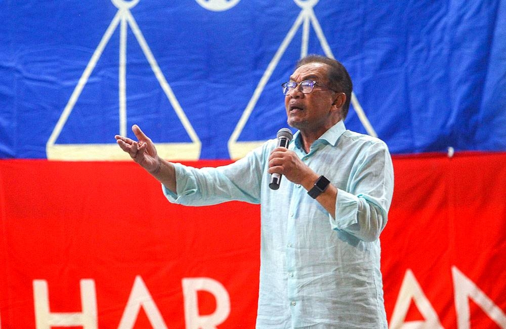 Anwar ketika memberi ceramah di DUN Jeram Padang pada Isnin.