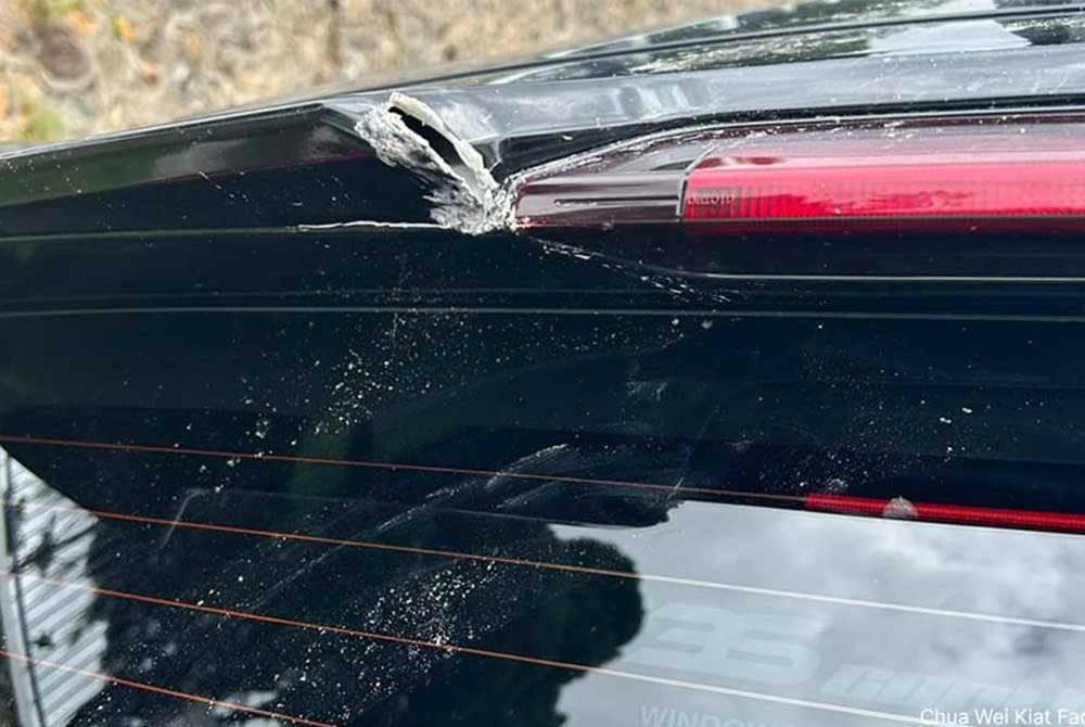 Kejadian kereta Wei Kiat yang dibaling batu pada PRU15 lalu.