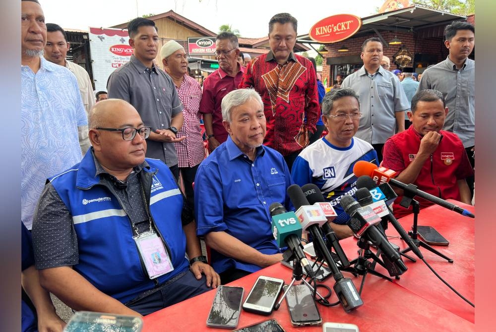 Ahmad Zahid bercakap pada sidang akhbar selepas program Sembang Santai bersama Calon BN Bagan Pinang dan Linggi di Port Dickson pada Selasa.