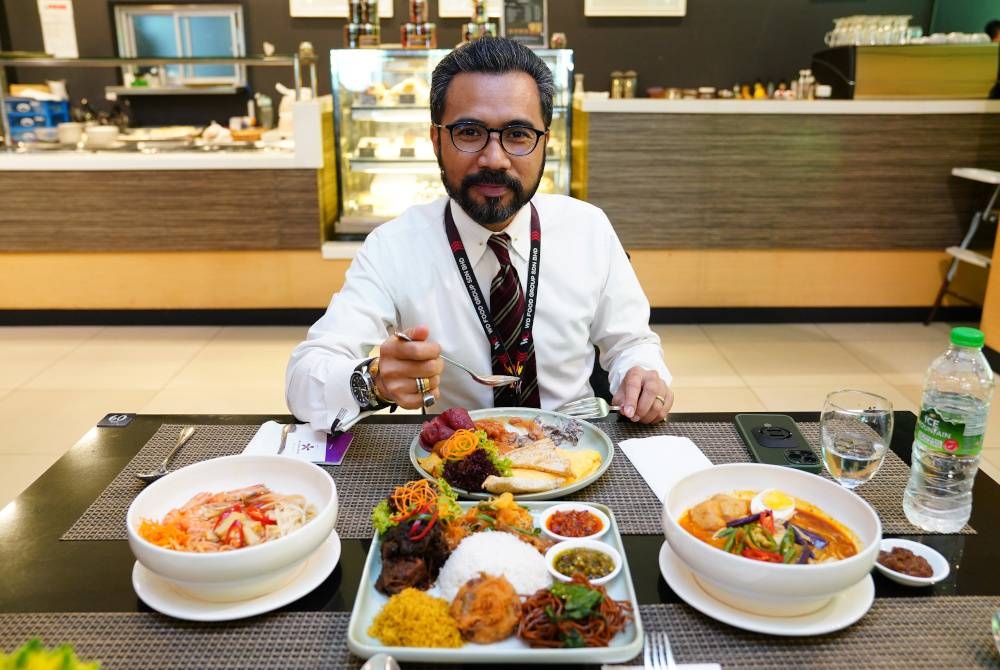 Wak Doyok turut bersama-sama dalam majlis pelancaran menu baharu Westside Coffee iaitu The Big Brunch, pada Rabu.