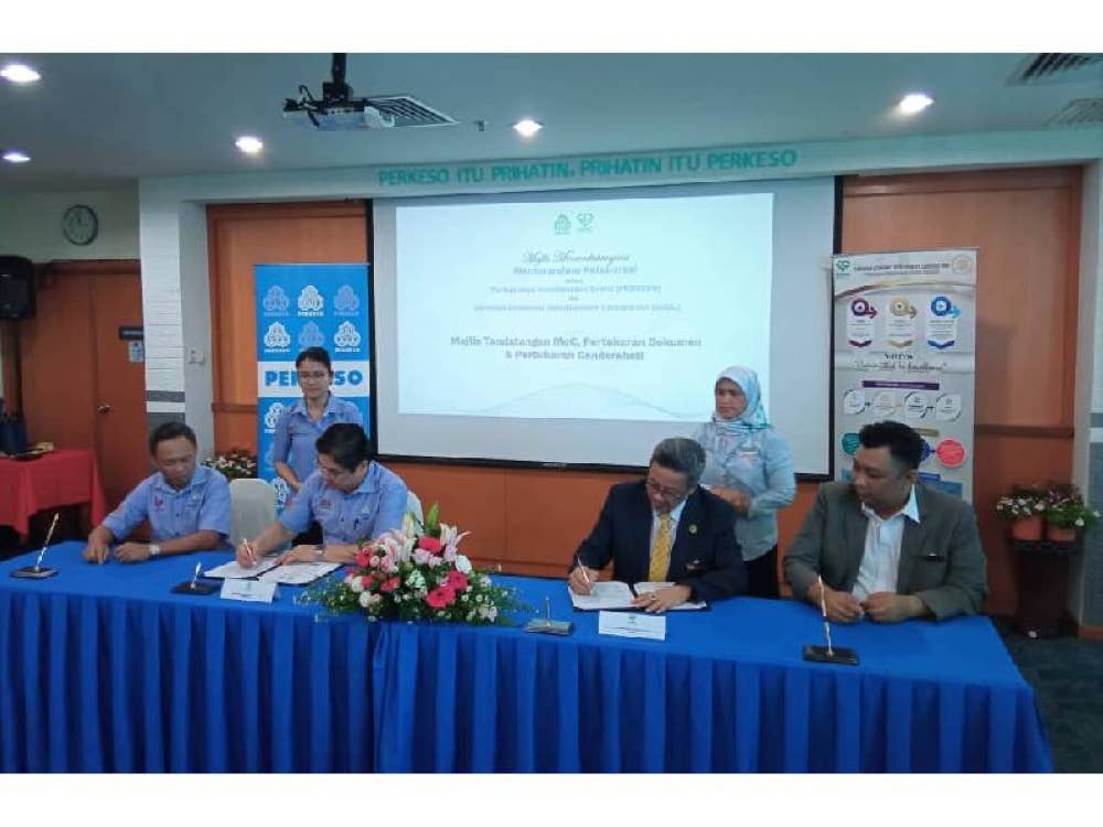 MoC tersebut telah ditandatangani Ketua Pegawai Eksekutif Kumpulan PERKESO, Datuk Sri Dr. Mohammed Azman Aziz Mohammed, Timbalan Ketua Eksekutif (Operasi) PERKESO, John Riba Marin dan Pengurus Besar SEDC, Datuk Abdul Hadi Abdul Kadir.