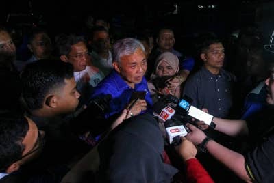Ahmad Zahid pada sidang akhbar selepas Program Santai Bersama Rakyat di Desa Sri Pantai pada Selasa.