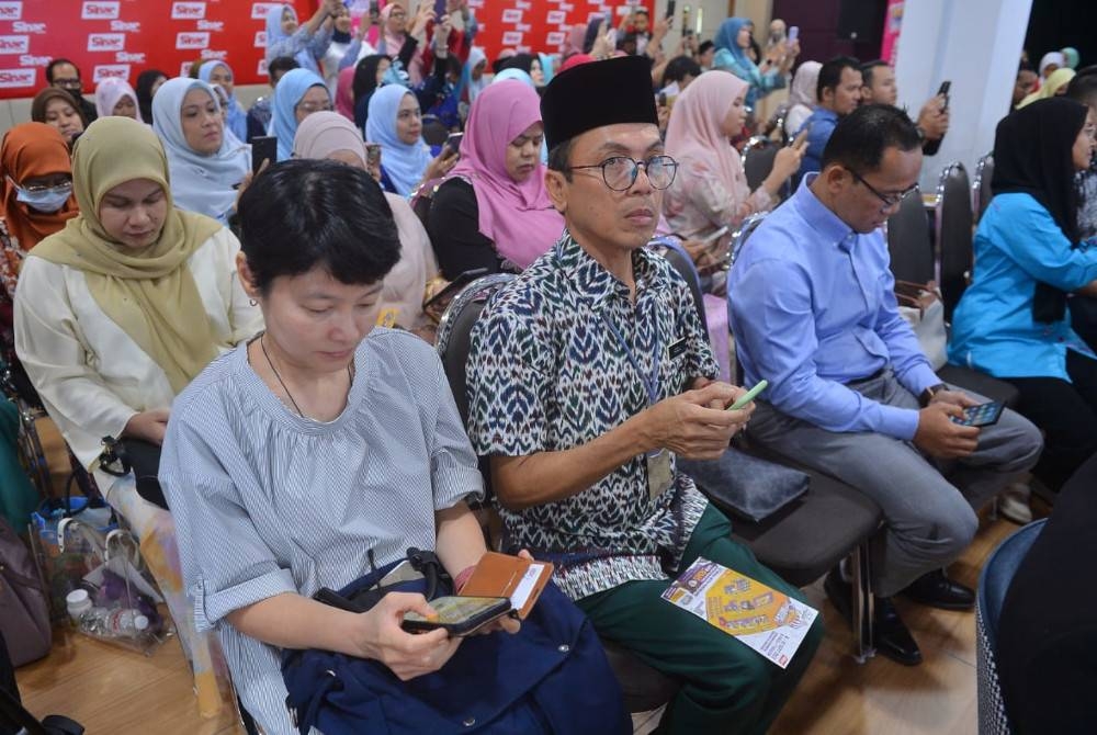 Para guru dan wakil PIBG yang hadir ketika majlis Pra Pelancaran Karnival Pendidikan Sinar Bestari di Kumpulan Karangkraf, di sini pada Khamis.