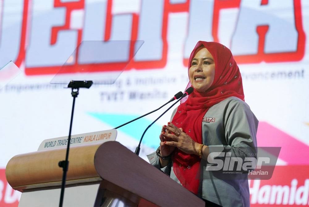 Noraini ketika berucap dalam Program Majlis Pelancaran TVET Wanita Jelita di Dewan Merdeka, Pusat Dagangan Dunia (WTC) pada Khamis. - Foto SINAR HARIAN/ROSLI TALIB