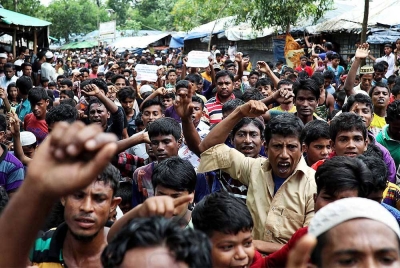 Etnik Rohingya yang menetap di kem pelarian penuh sesak di Cox's Bazar, Bangladesh tidak bernegara selepas Myanmar tidak lagi mengiktiraf kewarganegaraan mereka pada 2015. - Agensi