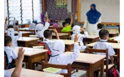 Kerajaan cakna dalam memberikan keselesaan bukan sahaja kepada pelajar, tetapi semua warga sekolah.
