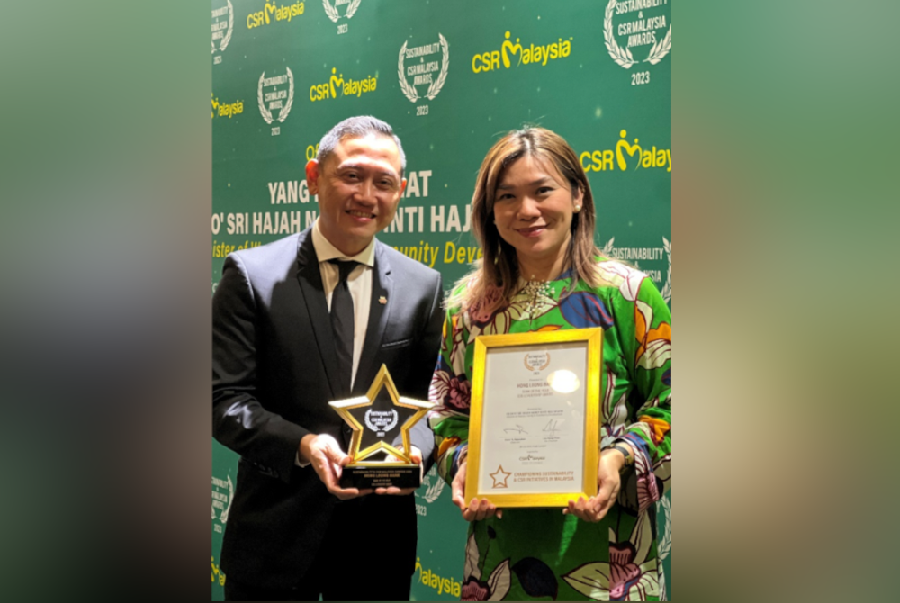 Ketua Pegawai Pemasaran dan Komunikasi HLB, Zalman Zainal (kiri) bersama Pengurus Besar Komunikasi Korporat dan CSR, Vivian Tan.