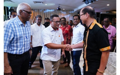 Amirudin ketika hadir ke Perhimpunan Pemimpin India Malaysia di Pusat Konvesyen Midlands pada Jumaat. 