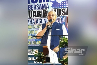 Annuar semasa berucap pada Ceramah Umum di Mamba'ul Huda Tanjong Karang pada Sabtu.