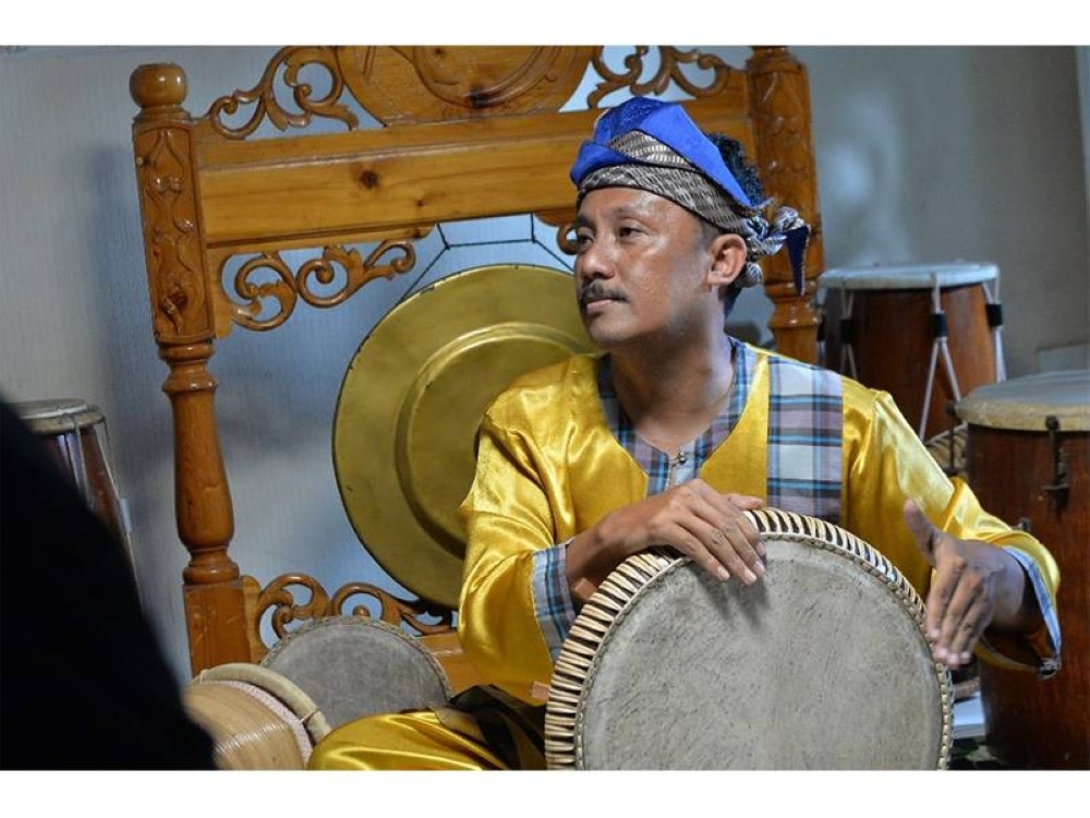 Arjunasukma Abe Yie mengambil pendekatan dengan menyelitkan unsur kreativiti dalam persembahannya.