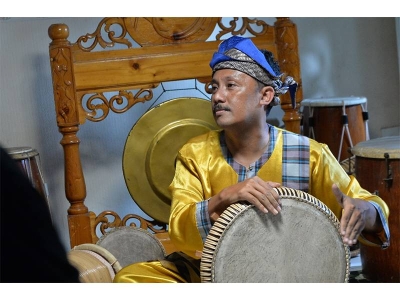 Arjunasukma Abe Yie mengambil pendekatan dengan menyelitkan unsur kreativiti dalam persembahannya.